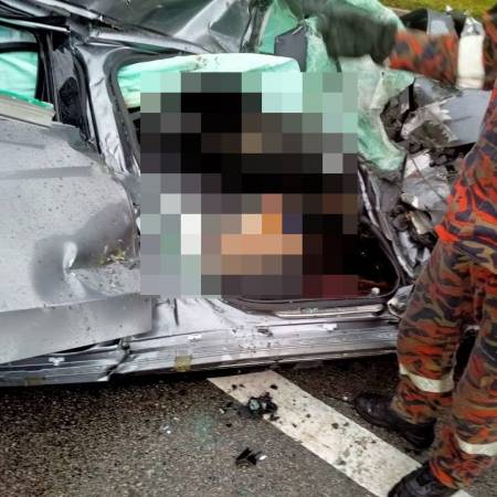 24岁马赛地司机当场夹毙。