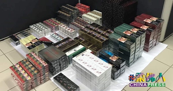 哥打丁宜警方取締商店起總值7000走私香煙| 中国报Johor China Press
