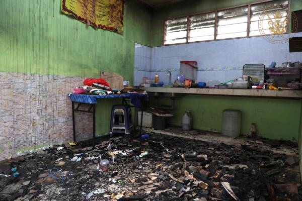 火魔造訪 毀數店屋 柔蘇丹助商家重建