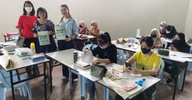 知识之家开课了！ 第一班迎16各族学生