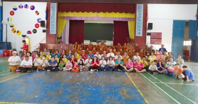 东甲马佛总挂单一晚 行脚僧启程前往麻坡