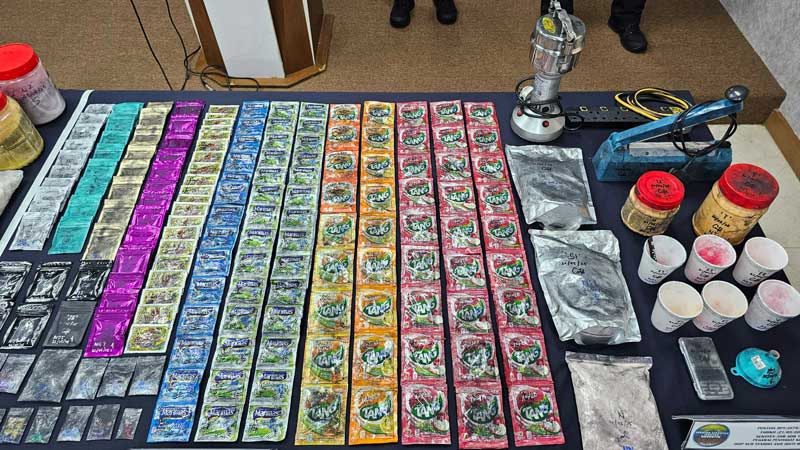 笨珍警区肃毒组在当地一间租屋捣毁贩毒集团，并起获各类的毒品及工具。