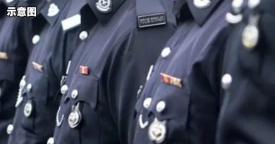 2骗子冒充警方  征商家报效食物礼品  商人损失3000