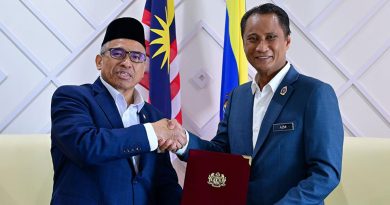 柔州政府秘书 受委国家王宫总管