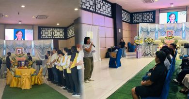 女副校长卧尸家中1个月｜死者火化后今举殡 同事好友不舍送别