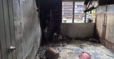 疑电流短路 火烧屋  村民合力灭火