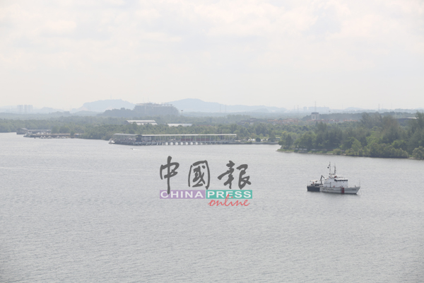 马印泰新联合演习 出意外！直升机坠河解体