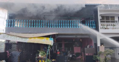 双层排屋失火 15人逃生