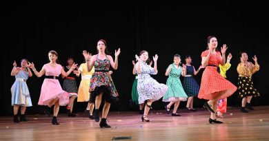 华中校友会歌舞晚会 90学员展现成果