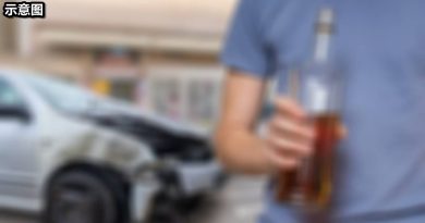 外籍男疑醉驾 撞餐馆毁多车 企图逃逸