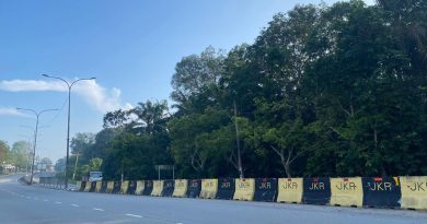 试行改道超过一个月 重开路口 遥遥无期