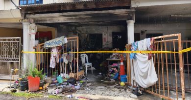 插头起火 烧毁家园 单亲妈与子女无家可归