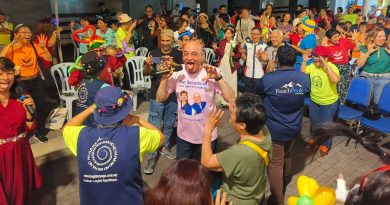 大笑瑜伽创始人授功 陈旭年文化街 笑声连连