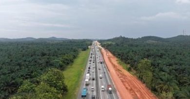 南北大道从古来至士年纳 精明车道暂关 更堵车