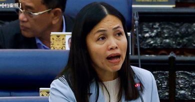 牙科诊所倒挂国旗｜张念群：30天禁令太长 冀市议会重新审视