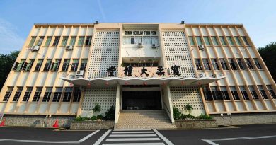 翻墙闯宽柔搞破坏 校方吁8男女现身