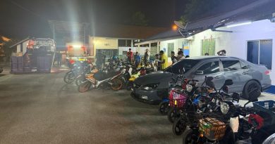 非法骑摩哆 峇交警扣查20名外籍人士