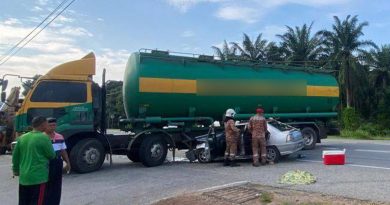 轿车遭油罐车撞毁 2六旬老友钓鱼梦碎