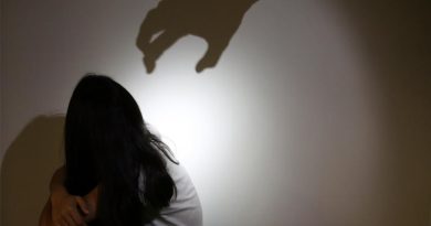 多次性侵亲生女儿 男称“一个巴掌拍不响”