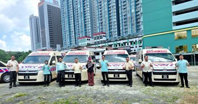 卫生部首阶移交 柔获20辆B型救护车