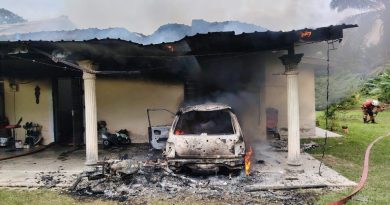 殃及轿车摩哆 民宅大火  幸无伤亡