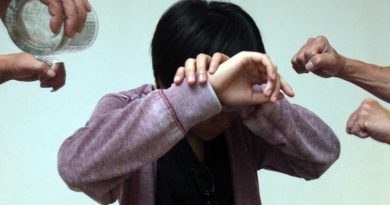 6少男少女 围殴13岁少女