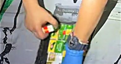 兀兰关卡20分钟 连破两起私烟案 1大马男被扣查