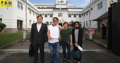 男童留校车被闷死｜索赔209万 男童家属 诉教长等5造