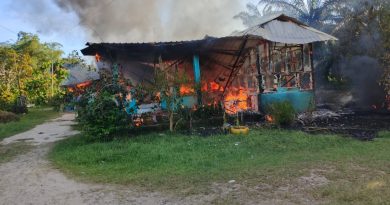 火烧2半砖屋 幸无人伤亡