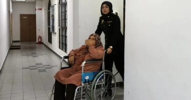 涉嫌贿赂执法人员 印尼女佣聆审后晕倒