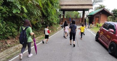 多不知适逢九九重阳节 逾百人巧合登山应节