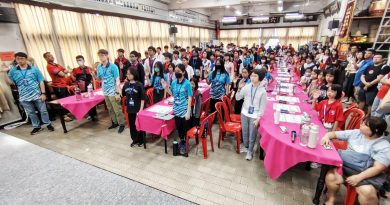 黄秋铭杯中小学生象棋赛 116青少年对弈