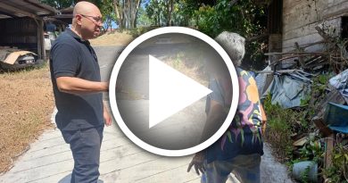 变态中年男 非礼买菜老妇