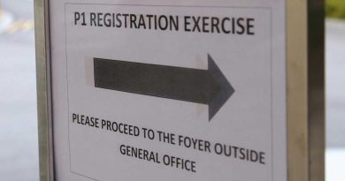 谎报地址让女上名校 单亲妈闻判泪洒法庭