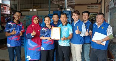 峇扶轮社慈善基金会 捐康文女中140课桌