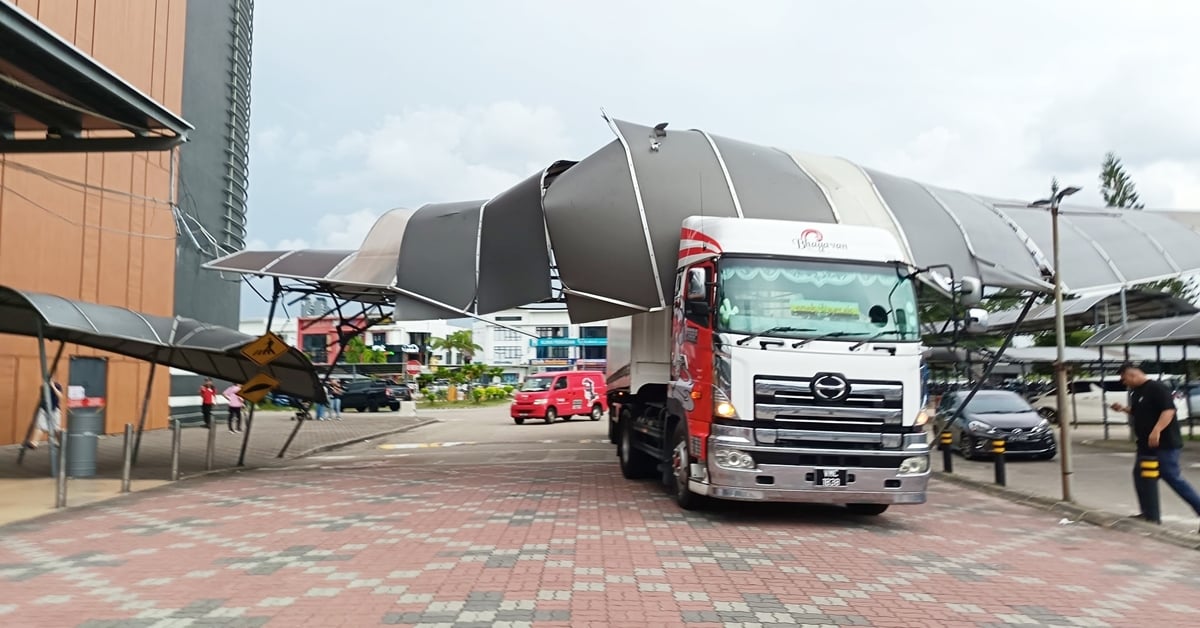 罗厘太高撞毁商场凉棚 网民：能提供车牌号吗？