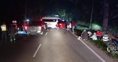 东甲花园路5车连环撞 1死8伤