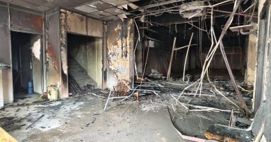 停业多年酒店失火 殃及隔邻电脑店