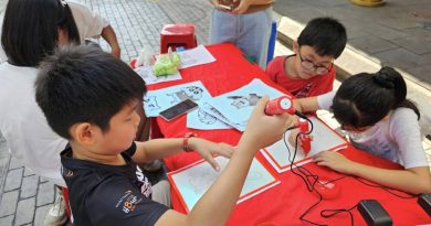 陈旭年文化街办工坊 小朋友欢乐制糖画