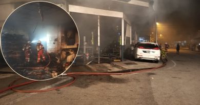 汽车维修店夜间失火 80%店面被烧毁